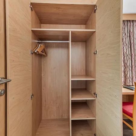 Schwarzer Adler - Self Check In Hotel *