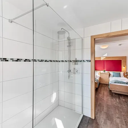 Hotel Schwarzer Adler - Self Check In Tiefenbronn