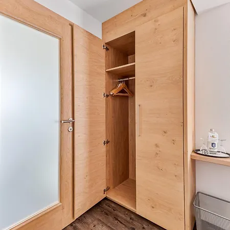 Hotel Schwarzer Adler - Self Check In *