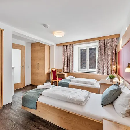 Schwarzer Adler - Self Check In Hotel